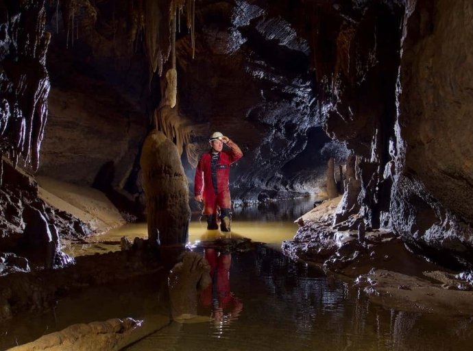 Espeleología, equipamiento, tipos, materiales, competiciones...